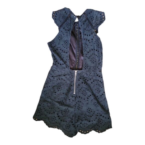 🤑 3 for $20 - TEA & CUP Black Sleeveless Eyelet Shorts Romper Size S - Picture 3 of 7